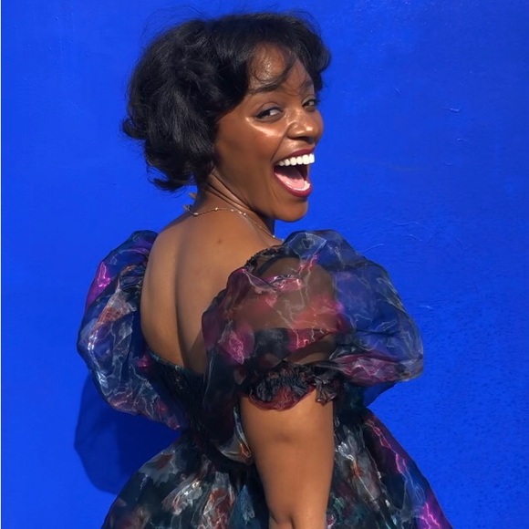 Meet your Posher, Darlene - Picture 2 of 2